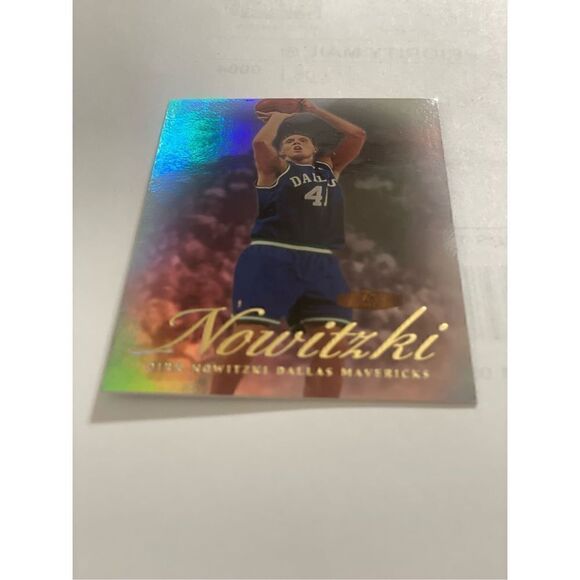 2000 Dirk Nowitzki Flair Showcase #25 in mint condition/grade - Picture 3 of 3